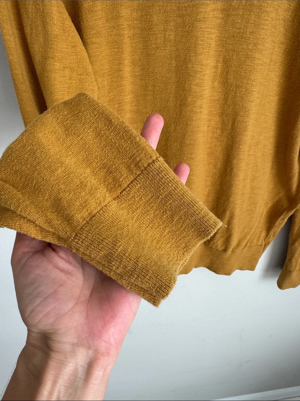 Banana Republic Men’s Organic Cotton Crewneck Sweater Mustard Gold Size L